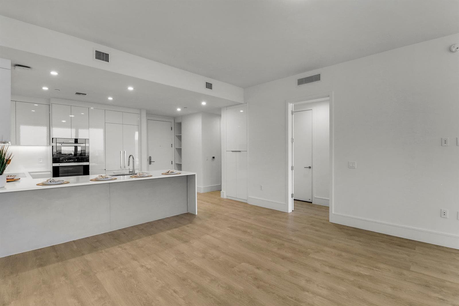 220 Lake Shore Drive 815 photo 7