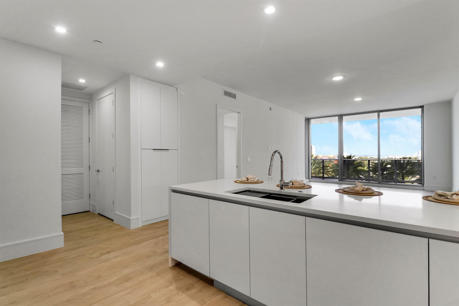 220 Lake Shore Drive 815 photo 1