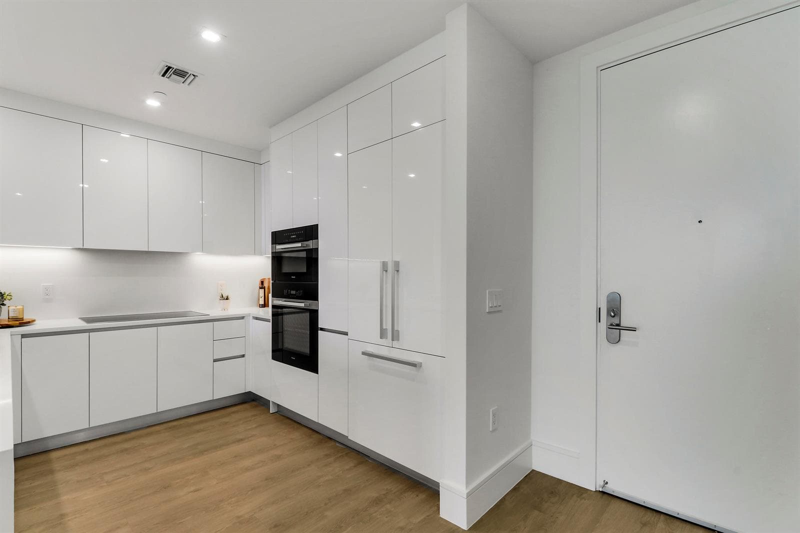 220 Lake Shore Drive 815 photo 5