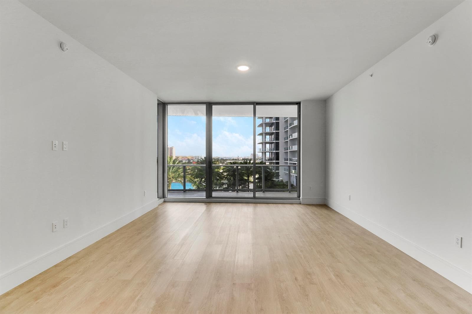 220 Lake Shore Drive 815 photo 24
