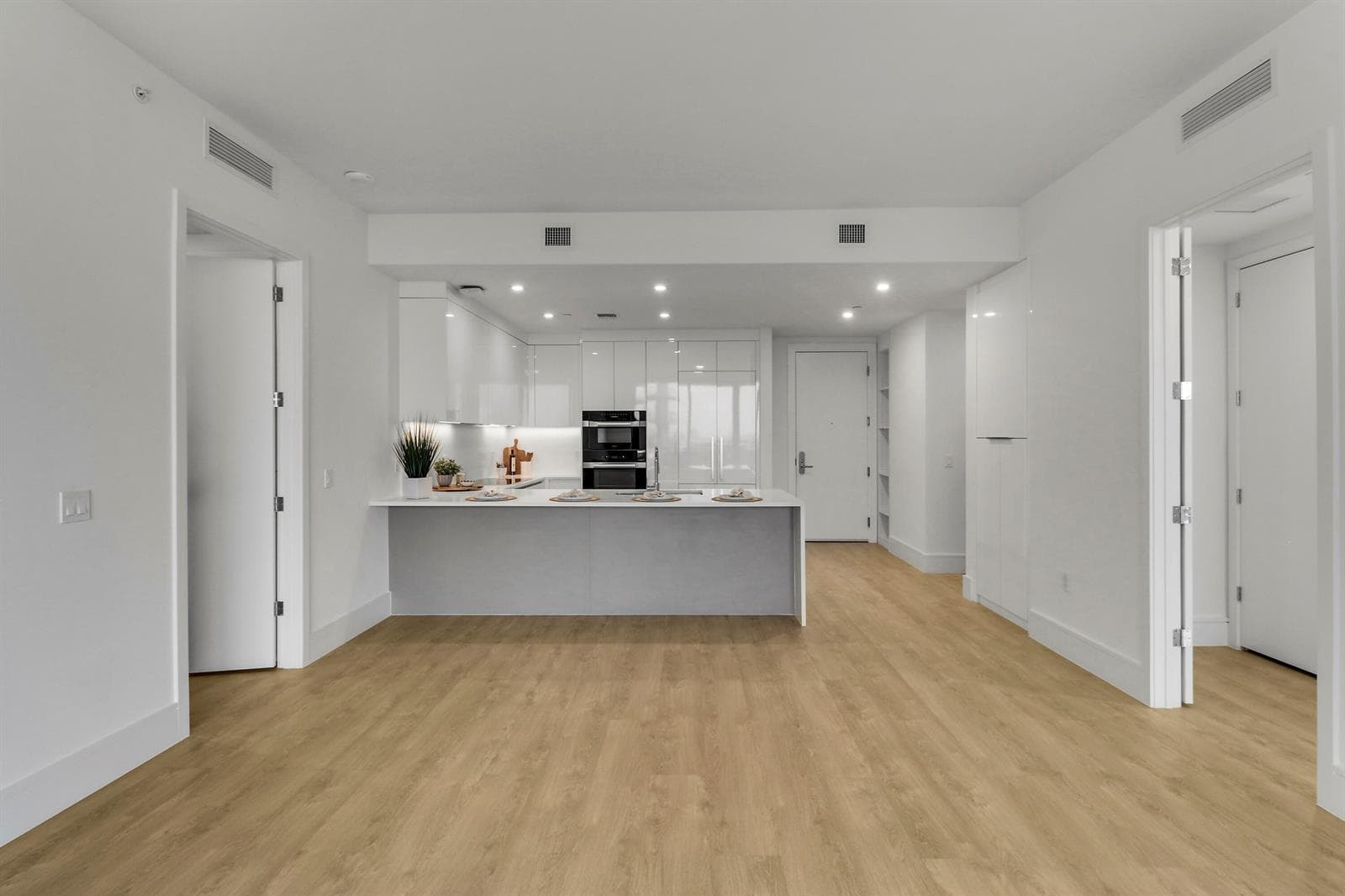 220 Lake Shore Drive 815 photo 11