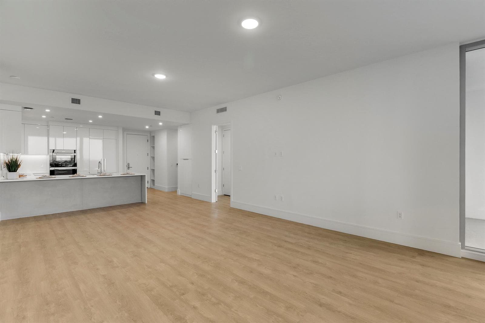 220 Lake Shore Drive 815 photo 19