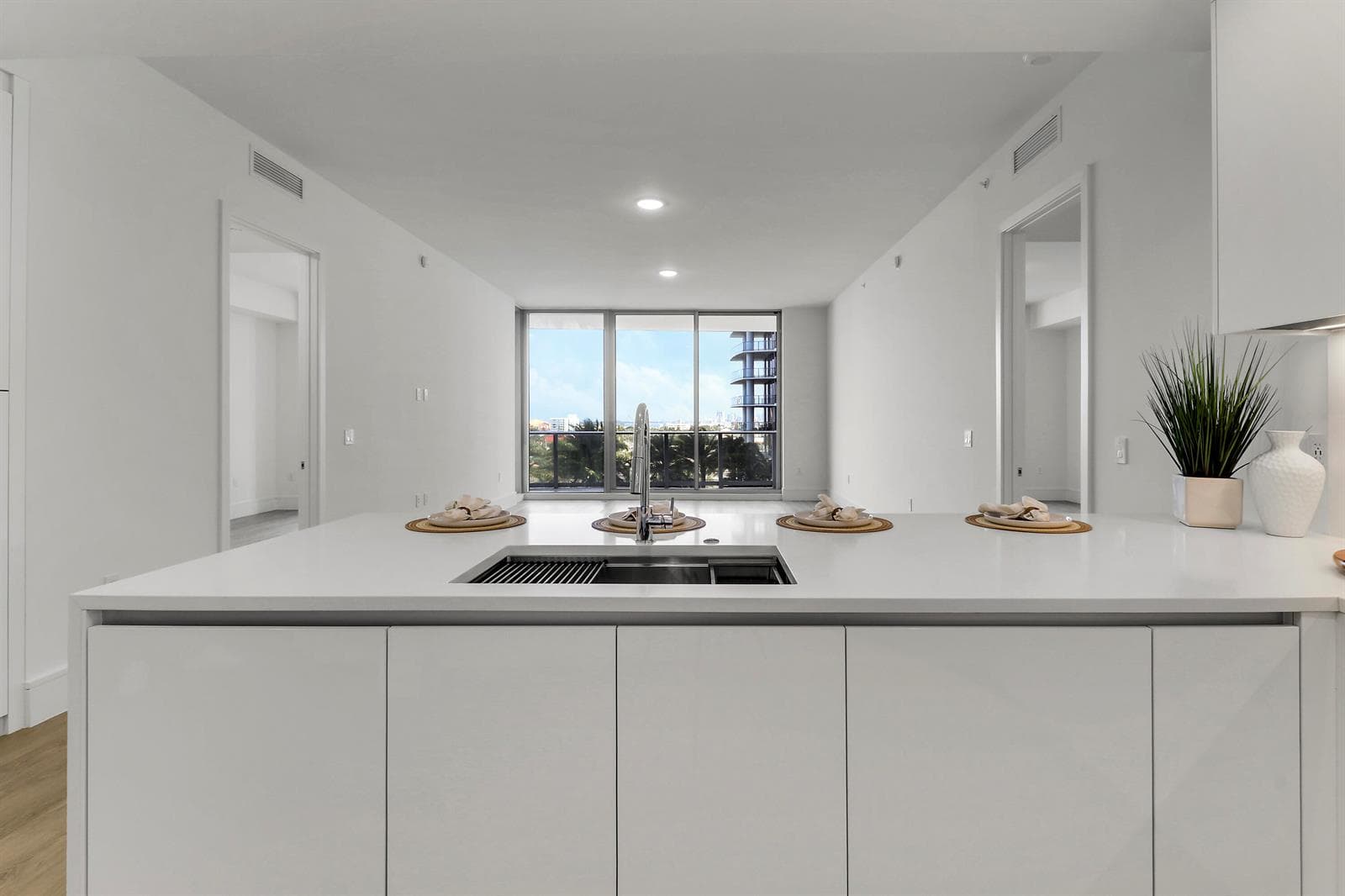 220 Lake Shore Drive 815 photo 4