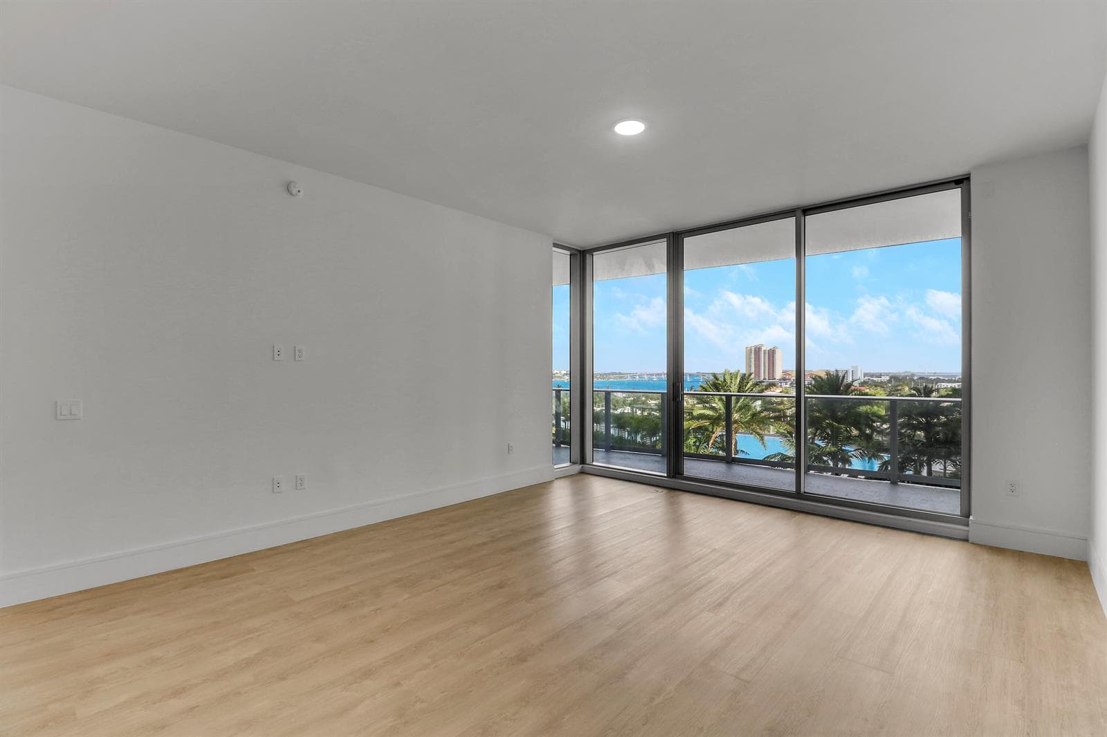 220 Lake Shore Drive 815 photo 21