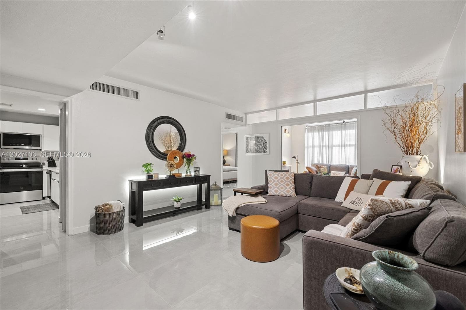 5001 Collins Ave 1E photo 1