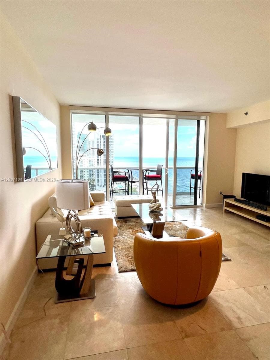1830 S Ocean Dr 1812 photo 1