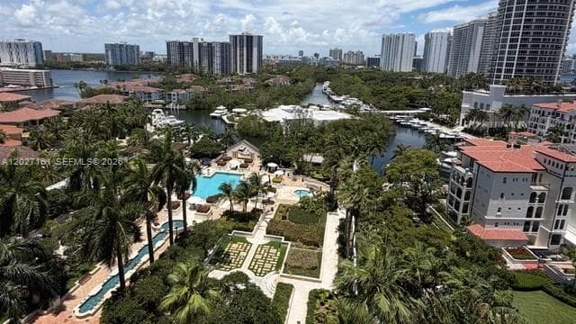 2000 Island Blvd 1404 photo 4