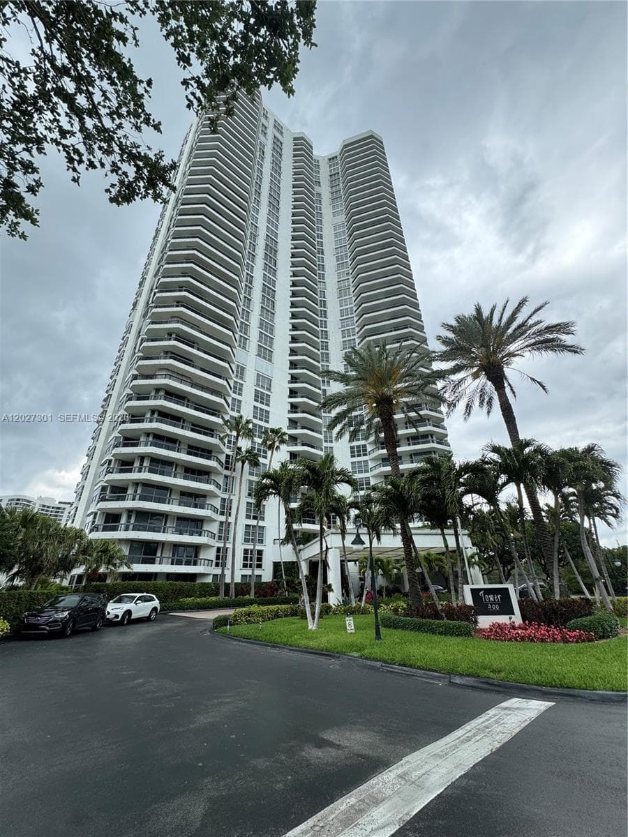 3500 Mystic Pointe Dr 2003 photo 24