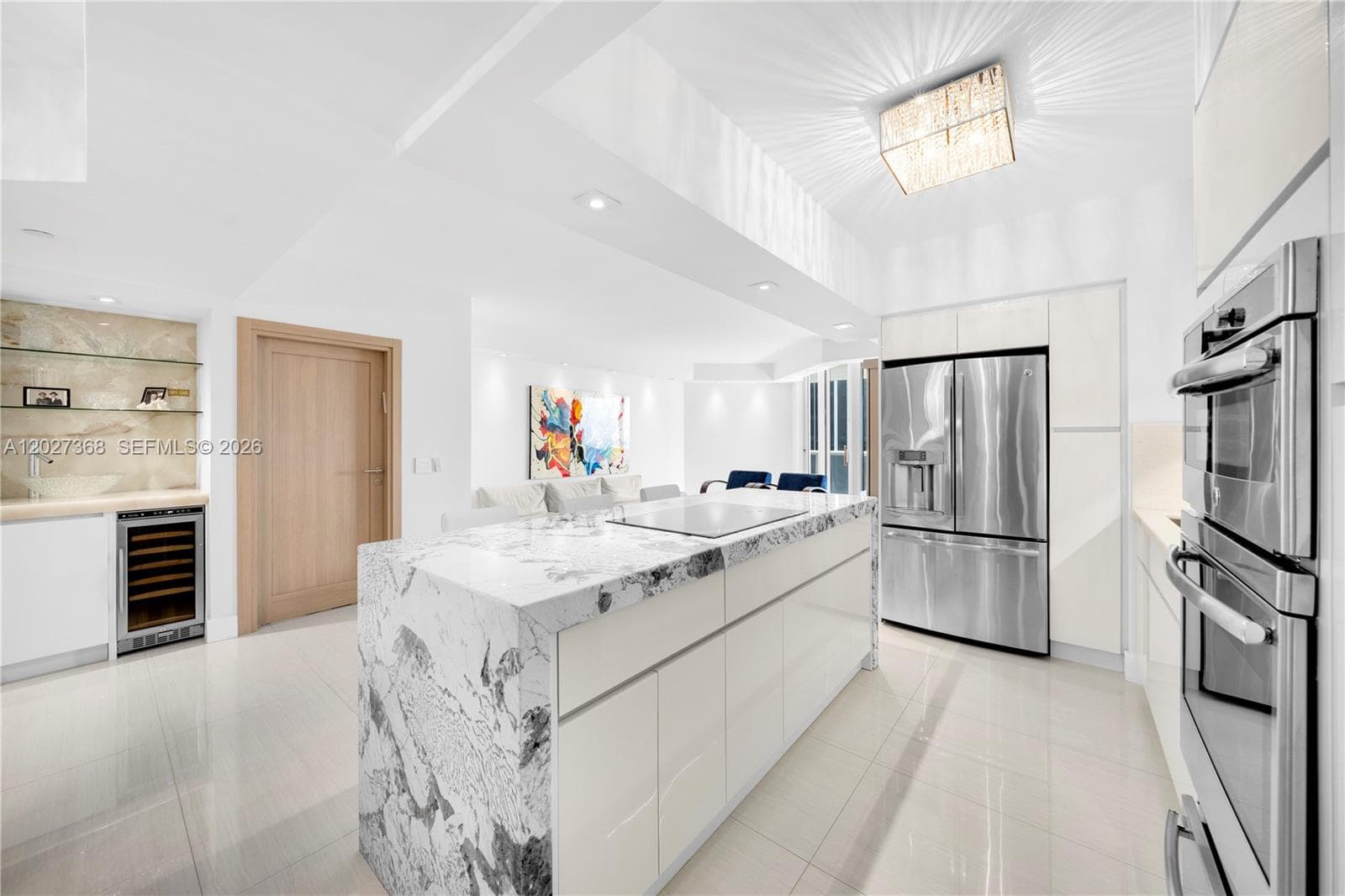 4779 Collins Ave 908 photo 2