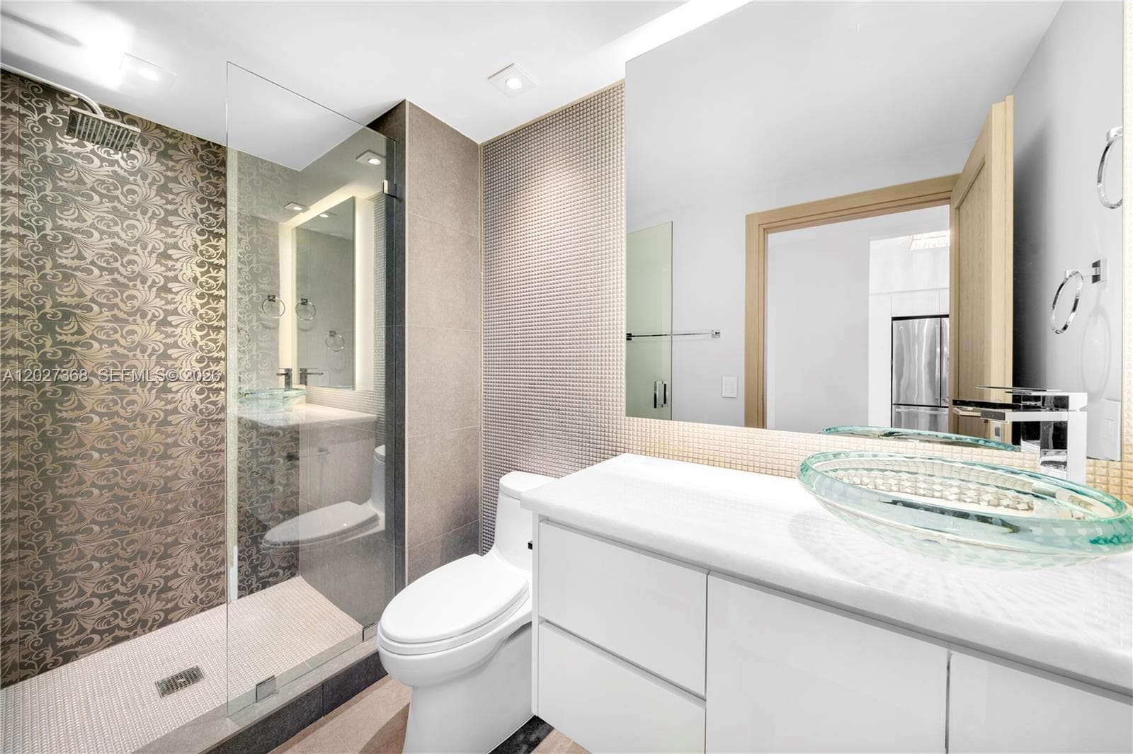 4779 Collins Ave 908 photo 9