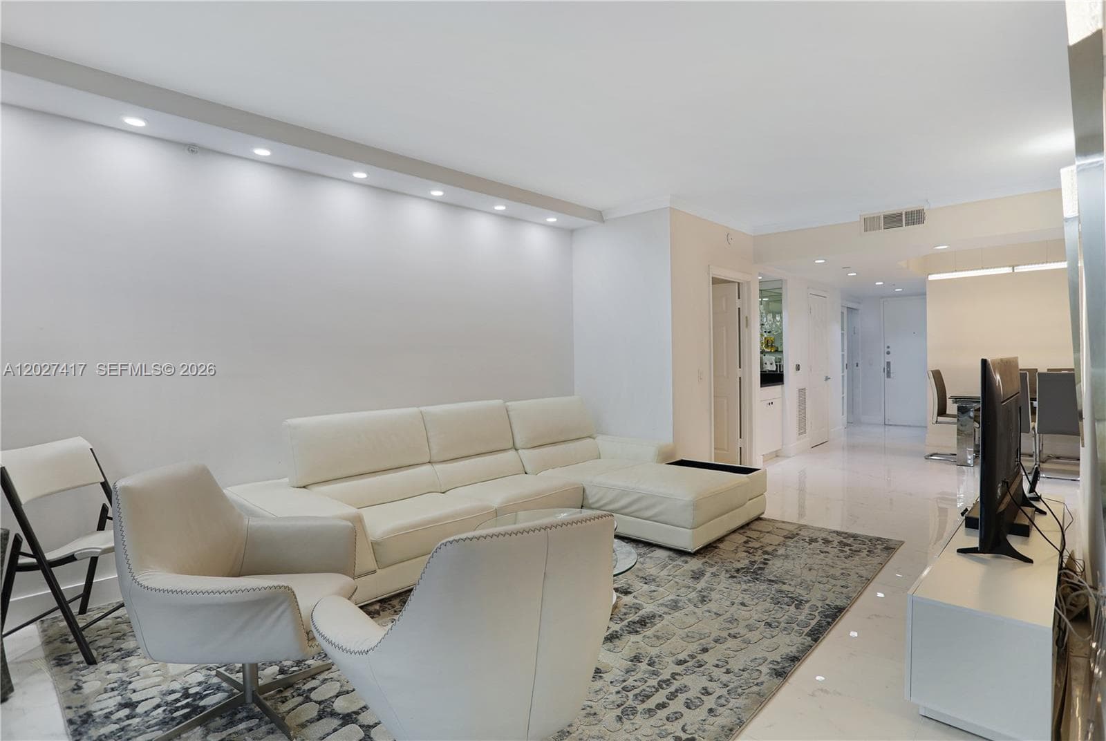4775 COLLINS AV 1804 photo 2
