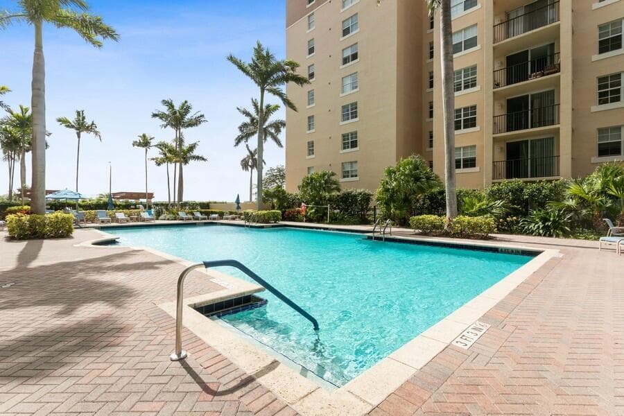 1801 N Flagler Drive 835 photo 3