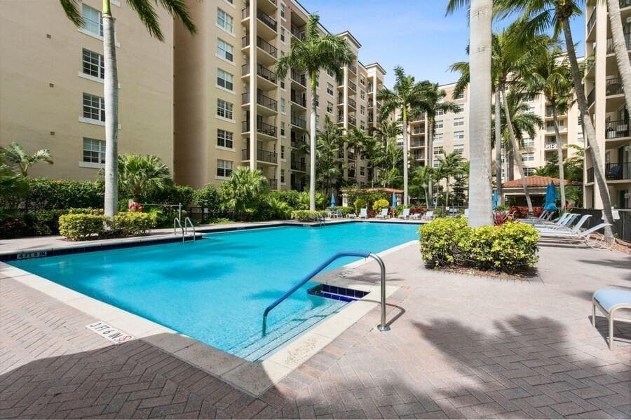 1801 N Flagler Drive 835 photo 4
