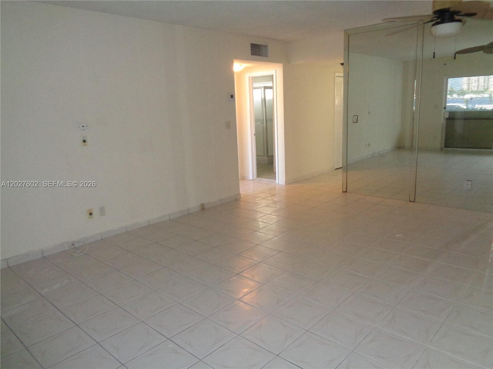 450 Golden Isles Dr 1H photo 12
