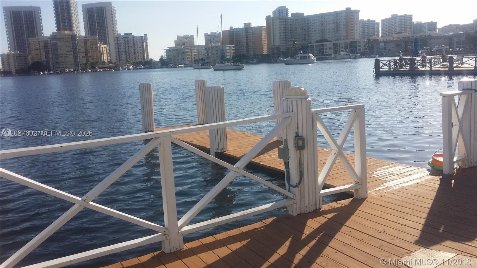 450 Golden Isles Dr 1H photo 3