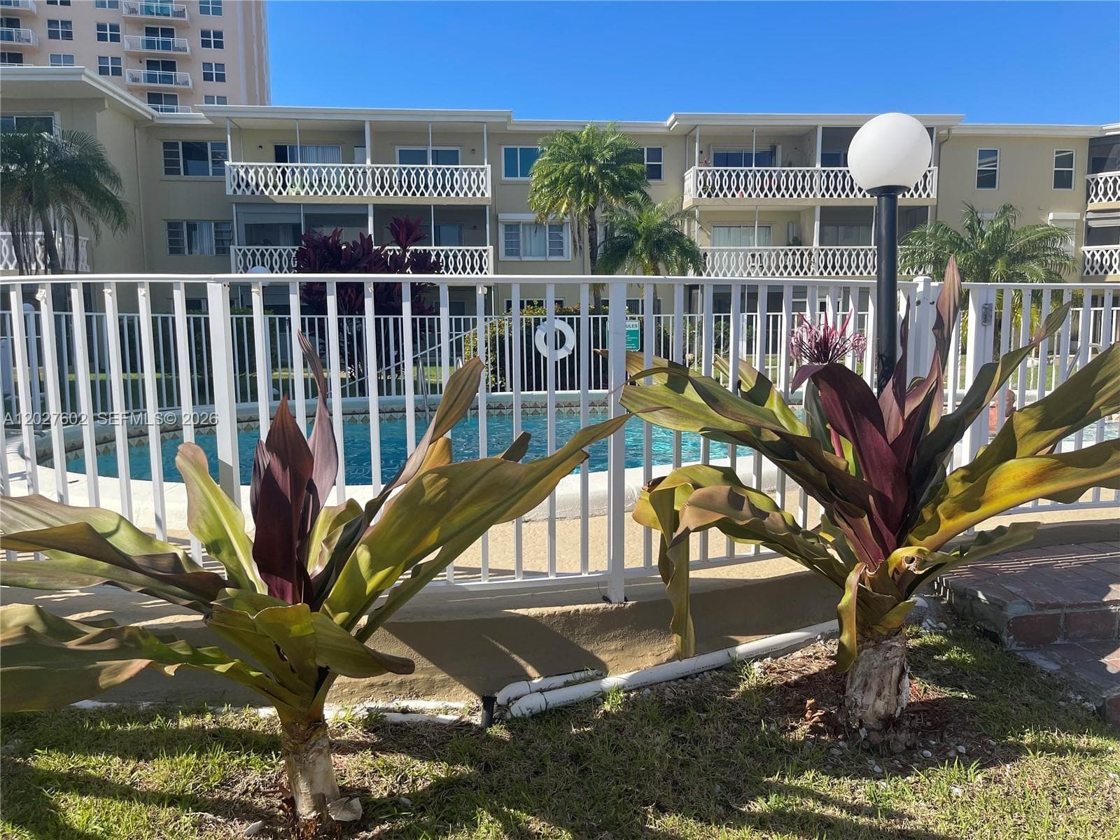 450 Golden Isles Dr 1H photo 9