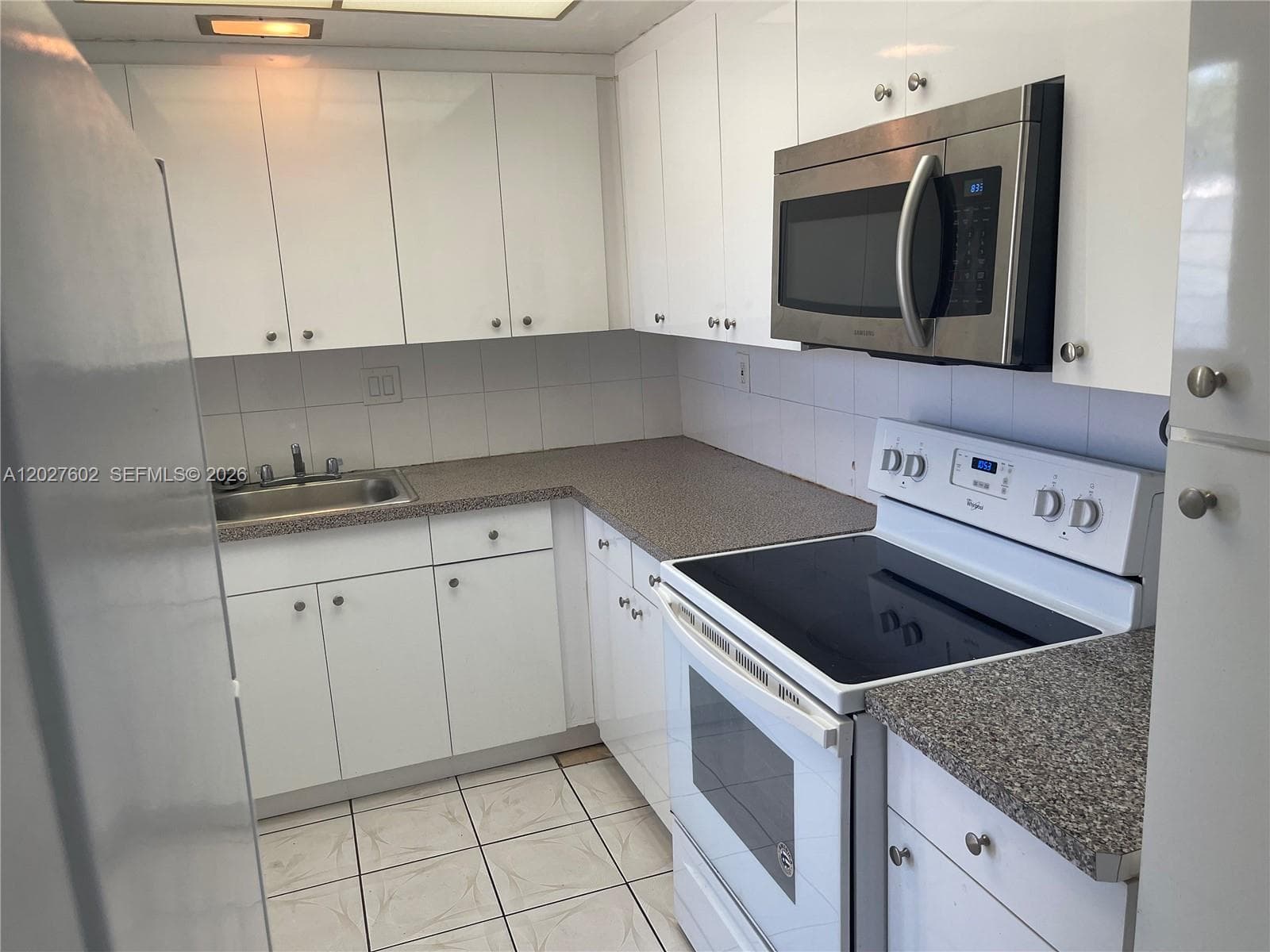 450 Golden Isles Dr 1H photo 18