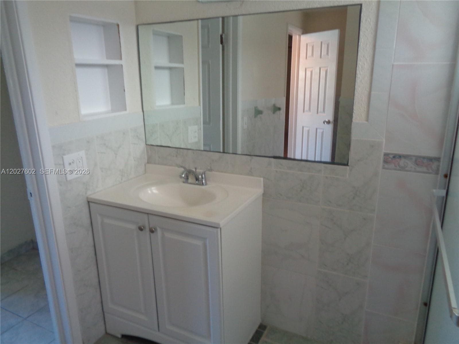 450 Golden Isles Dr 1H photo 25