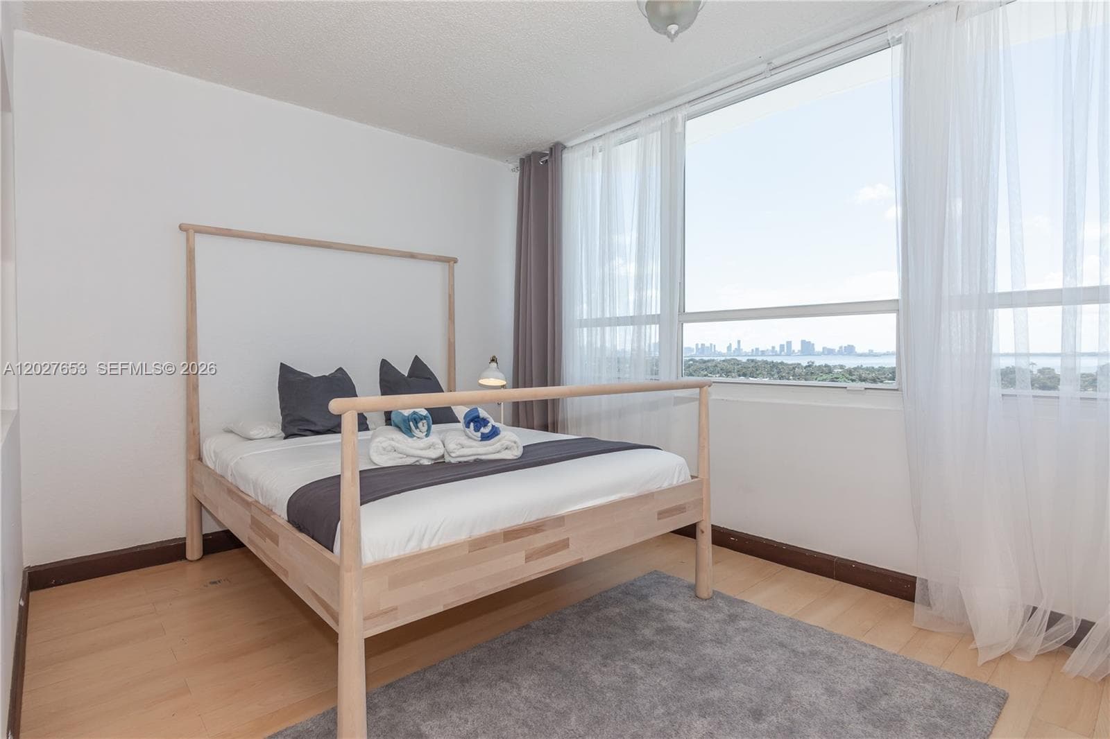 5445 Collins Ave 1105 photo 23