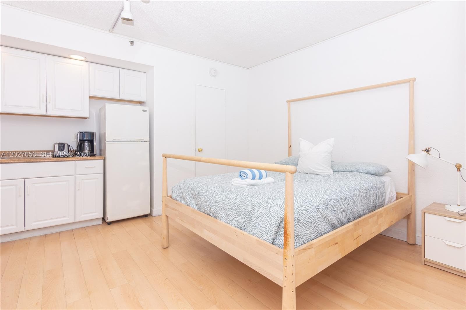 5445 Collins Ave 1105 photo 2