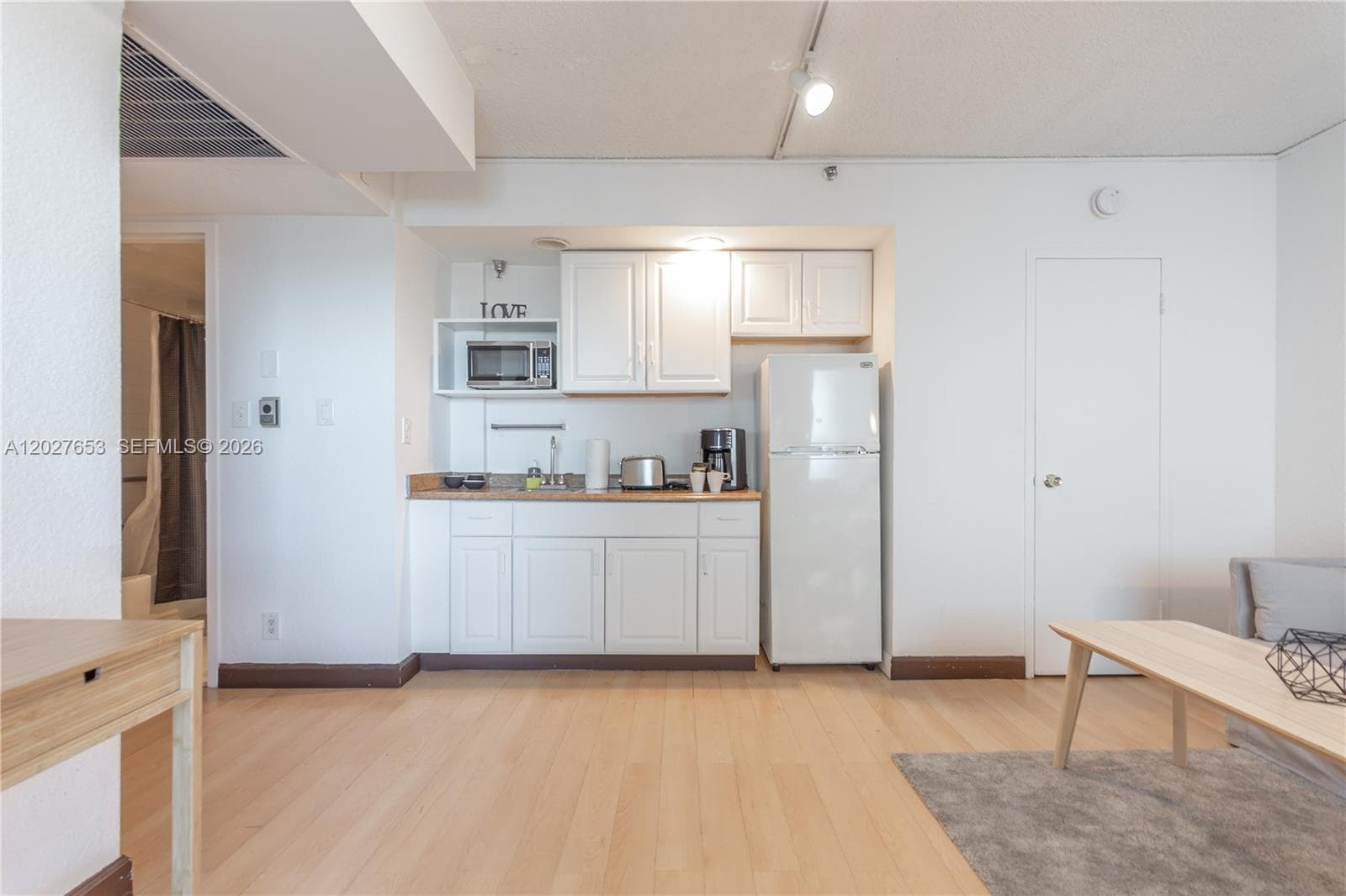 5445 Collins Ave 1105 photo 17