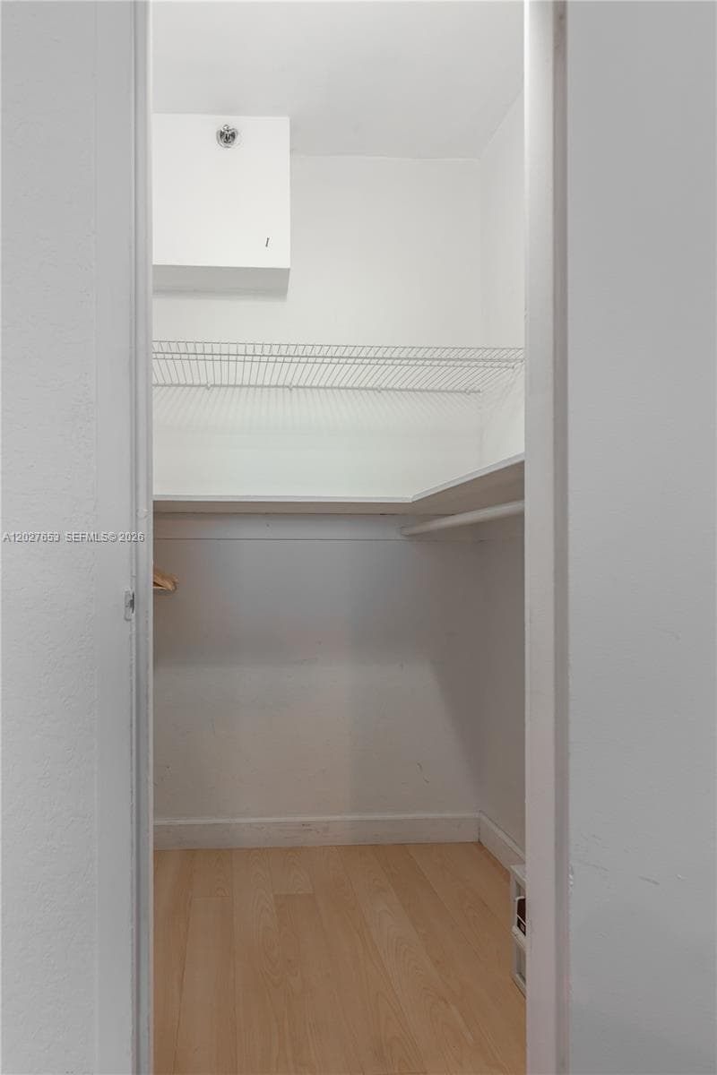 5445 Collins Ave 1105 photo 22