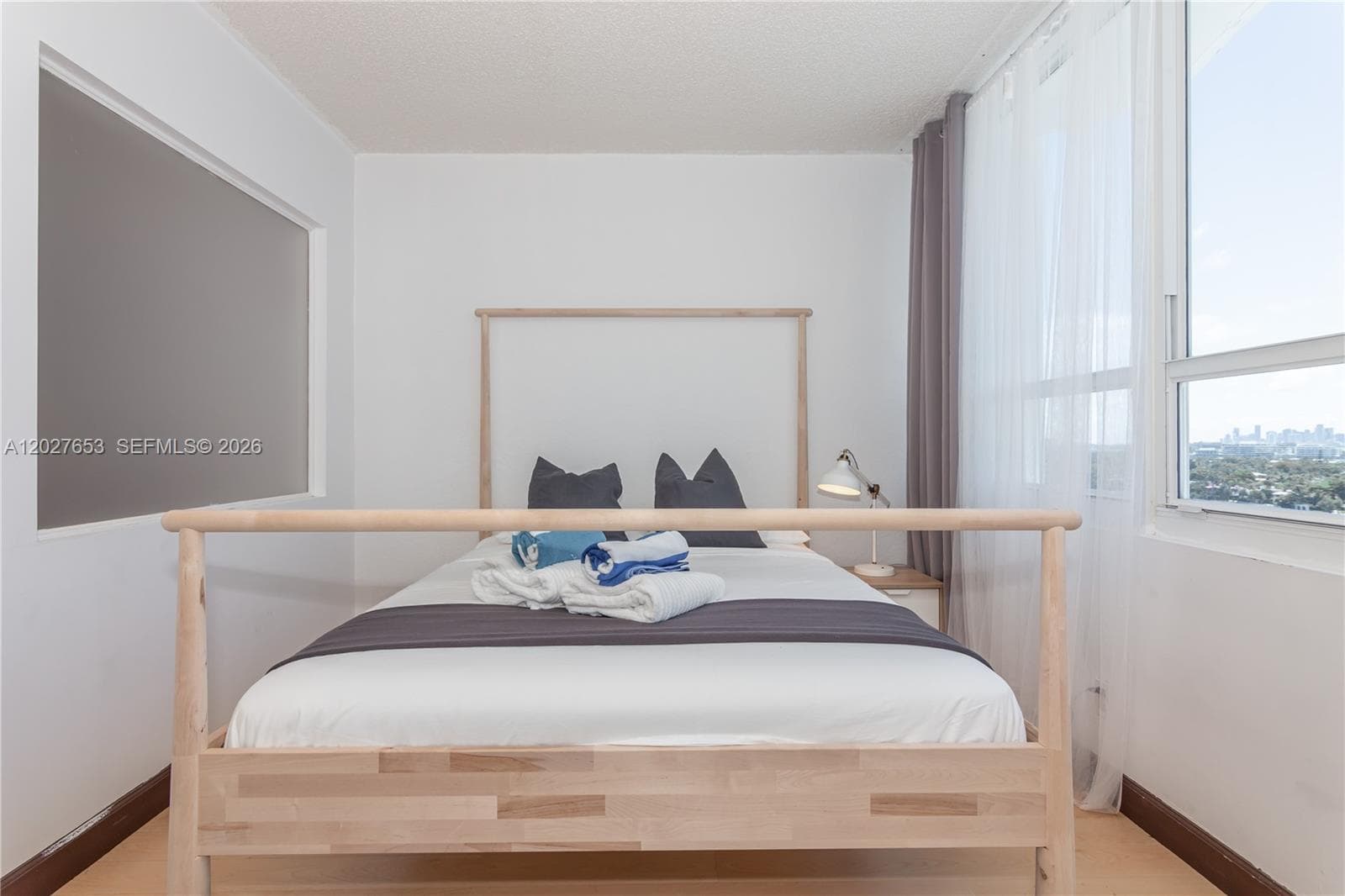 5445 Collins Ave 1105 photo 24