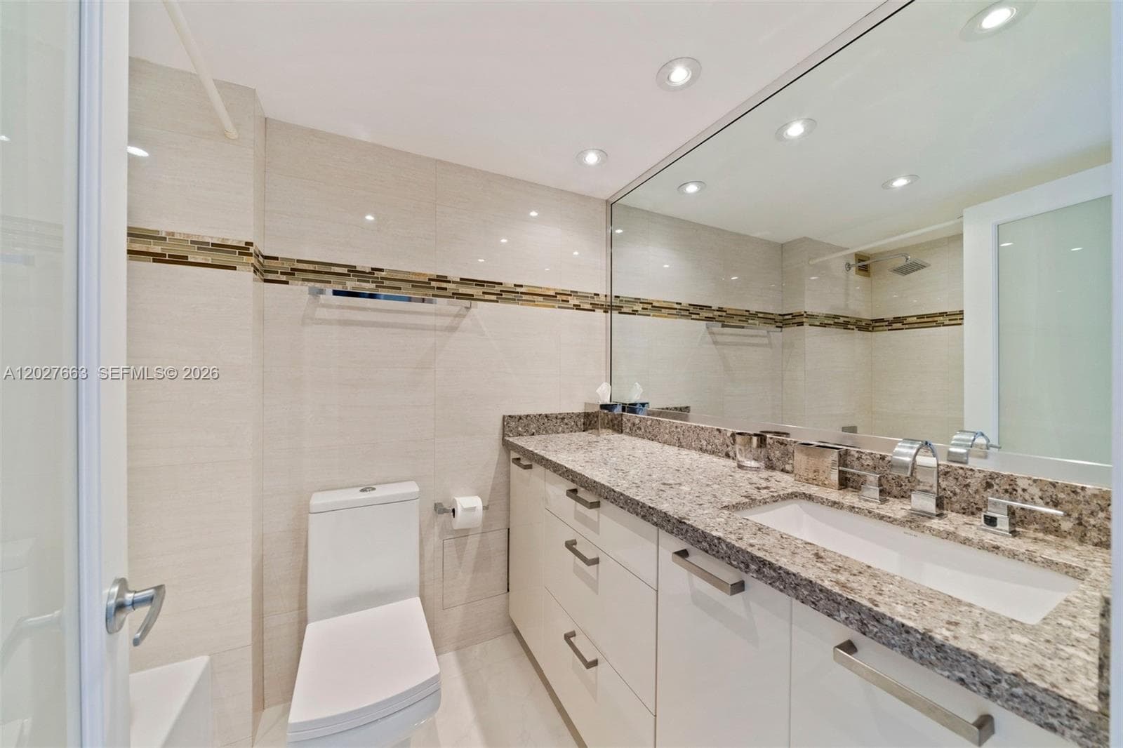 2301 Collins Ave 1210 photo 16
