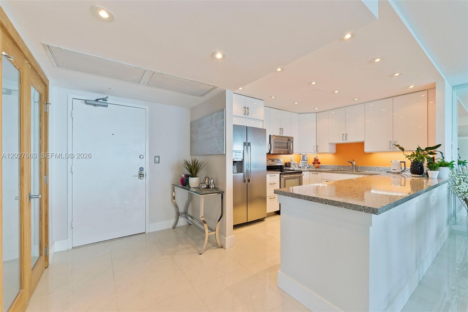 2301 Collins Ave 1210 photo 3