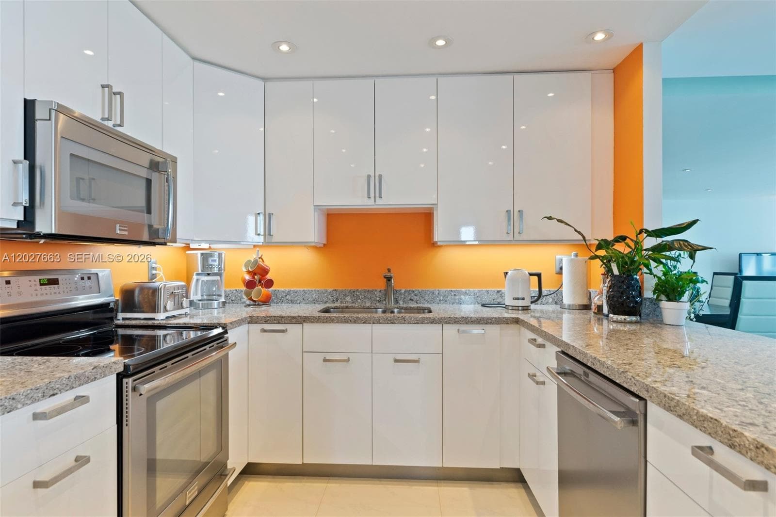 2301 Collins Ave 1210 photo 4