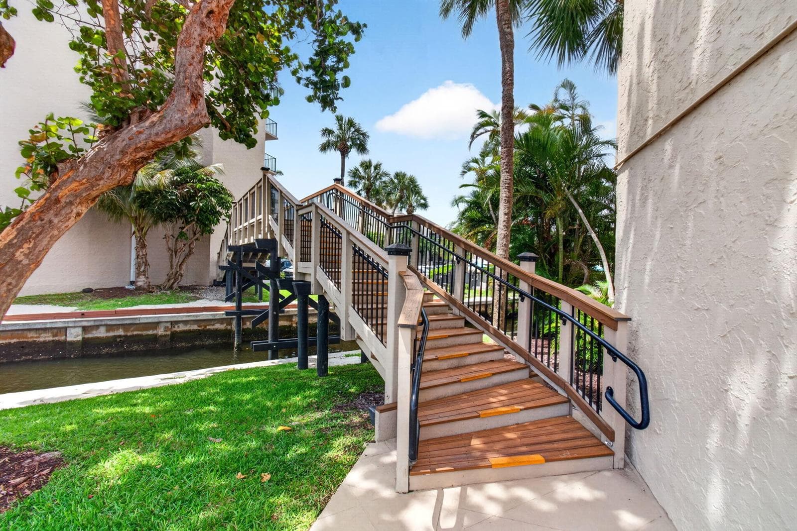 12 Royal Palm Way 501 photo 5