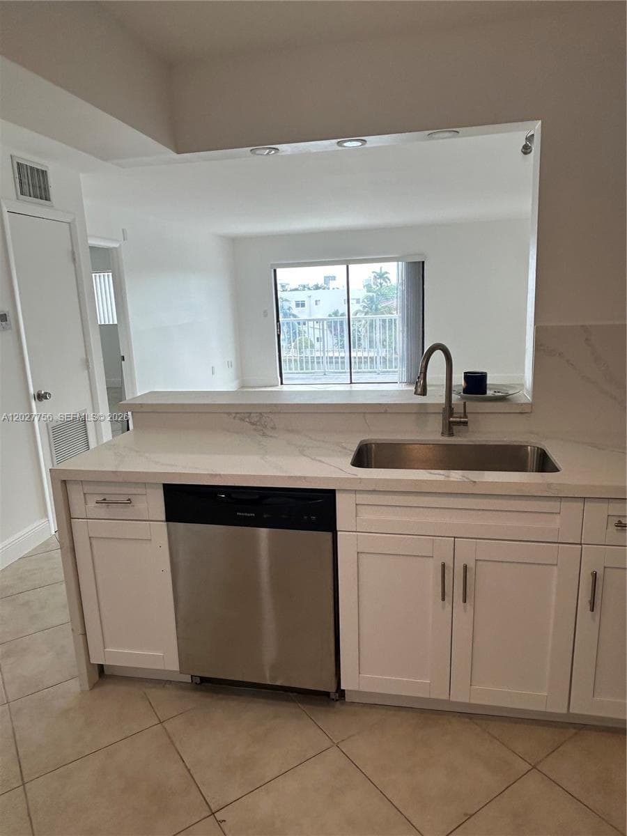 110 S Shore Dr 4E photo 6
