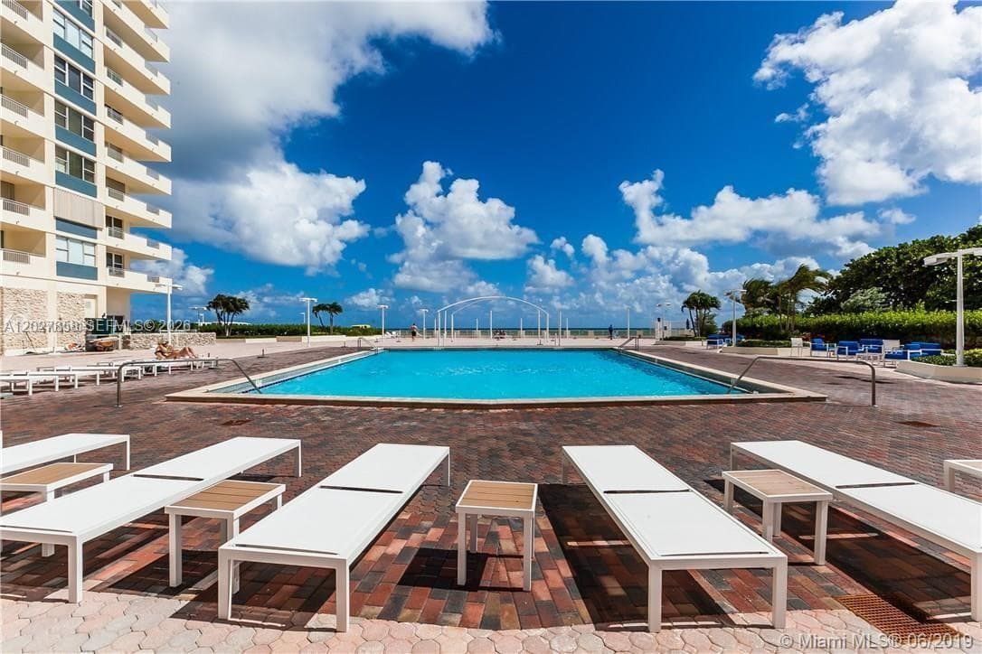 3180 S Ocean Dr 605 photo 2