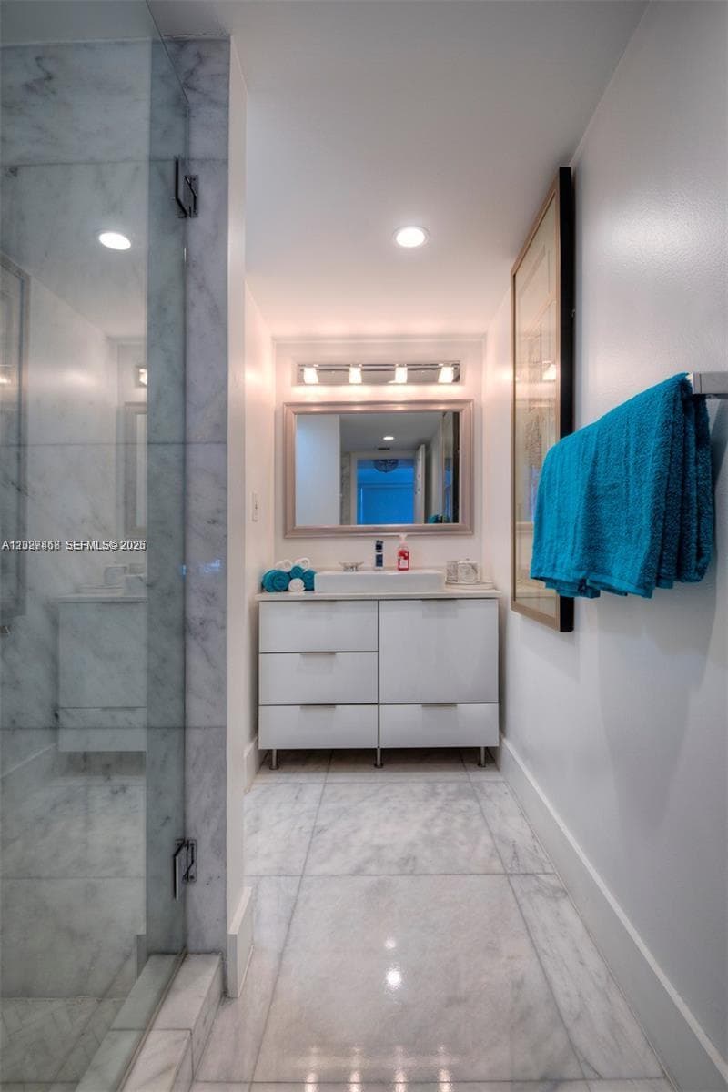 2555 Collins Ave 1400 photo 14