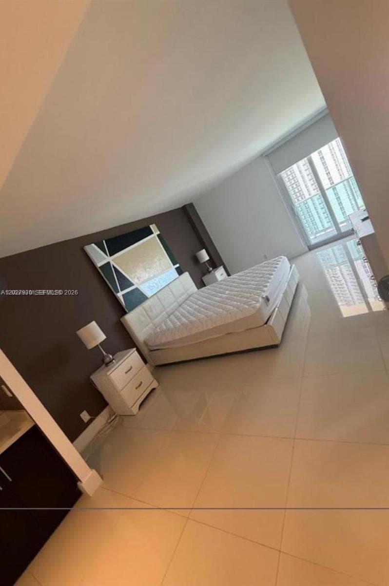 100 Bayview Dr 2014 photo 2
