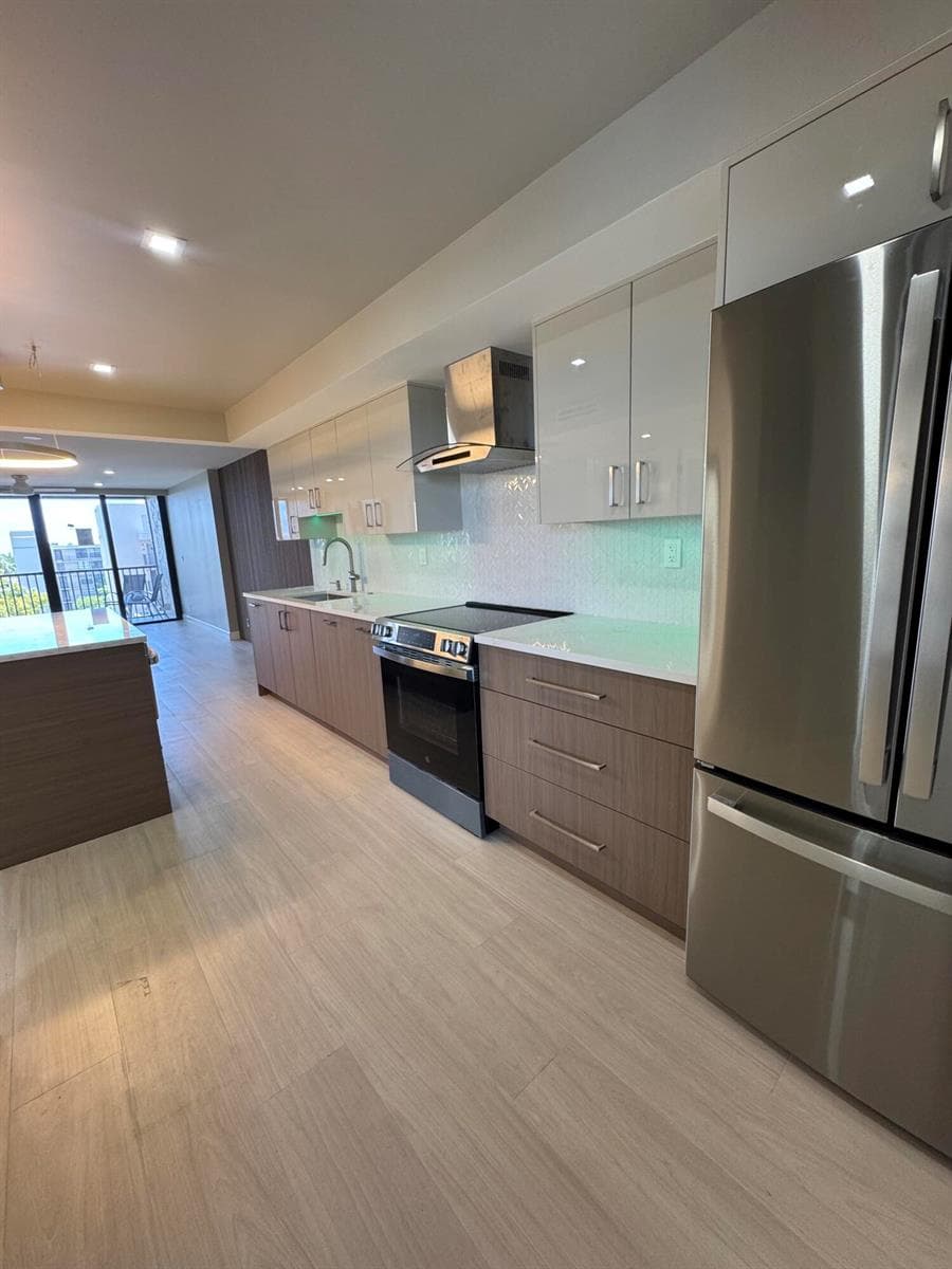 12 Royal Palm Way 6030 photo 1
