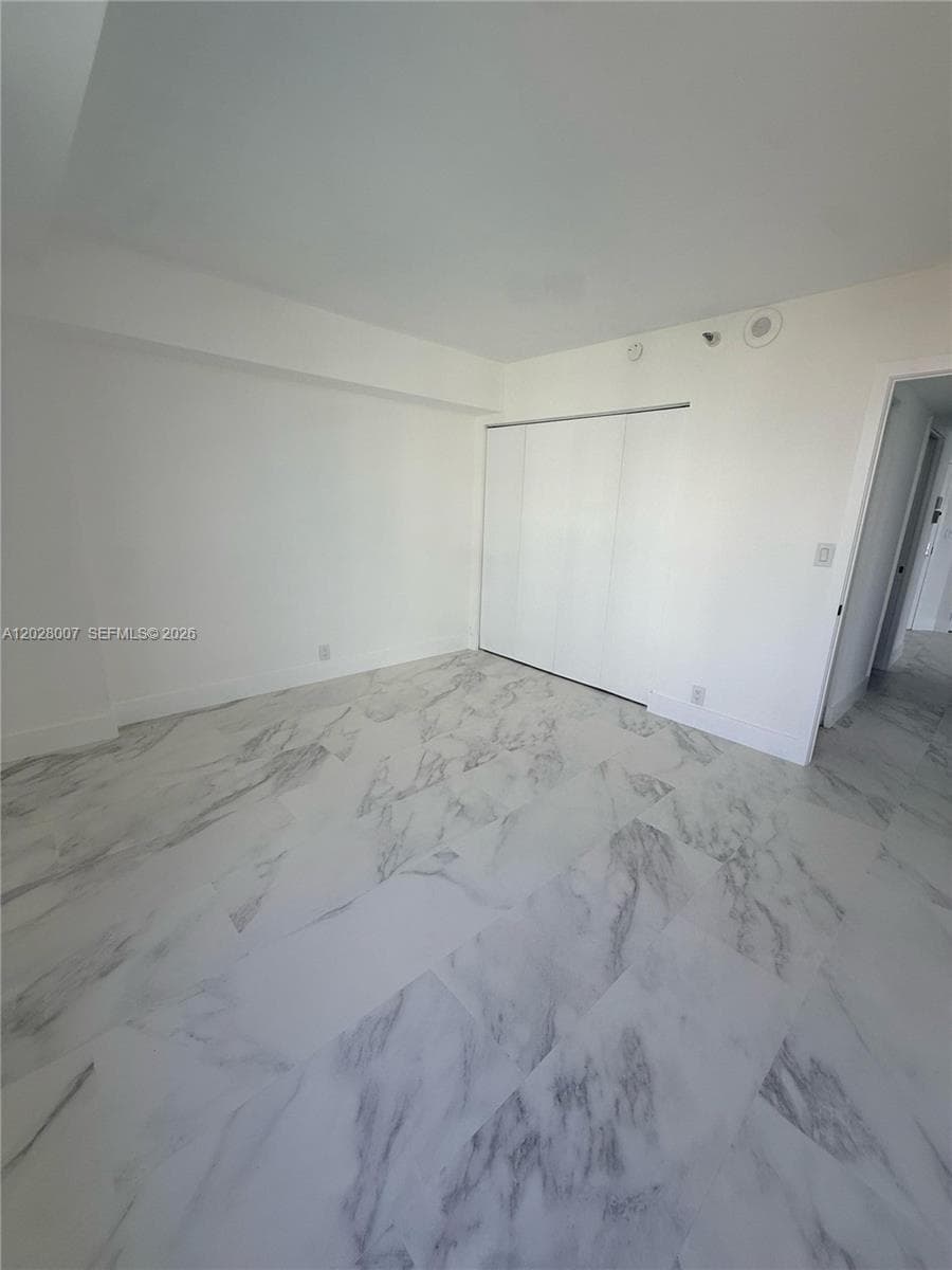 19101 NE 36th Ct 1005 photo 13