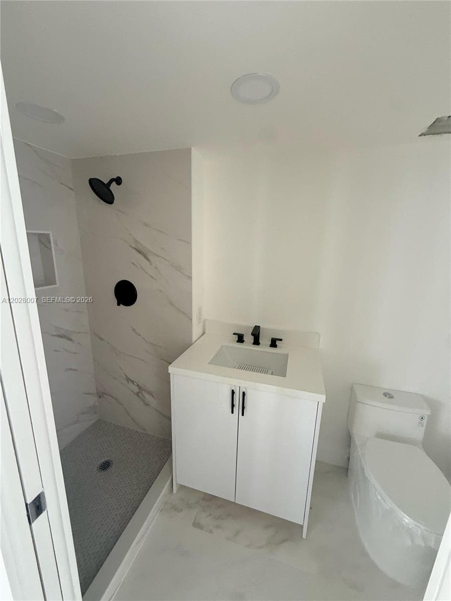 19101 NE 36th Ct 1005 photo 17
