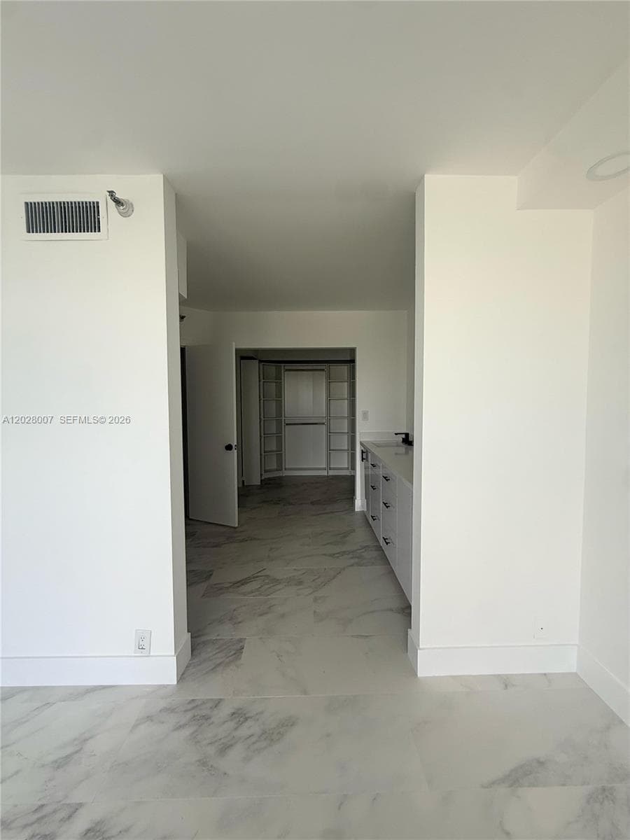 19101 NE 36th Ct 1005 photo 16
