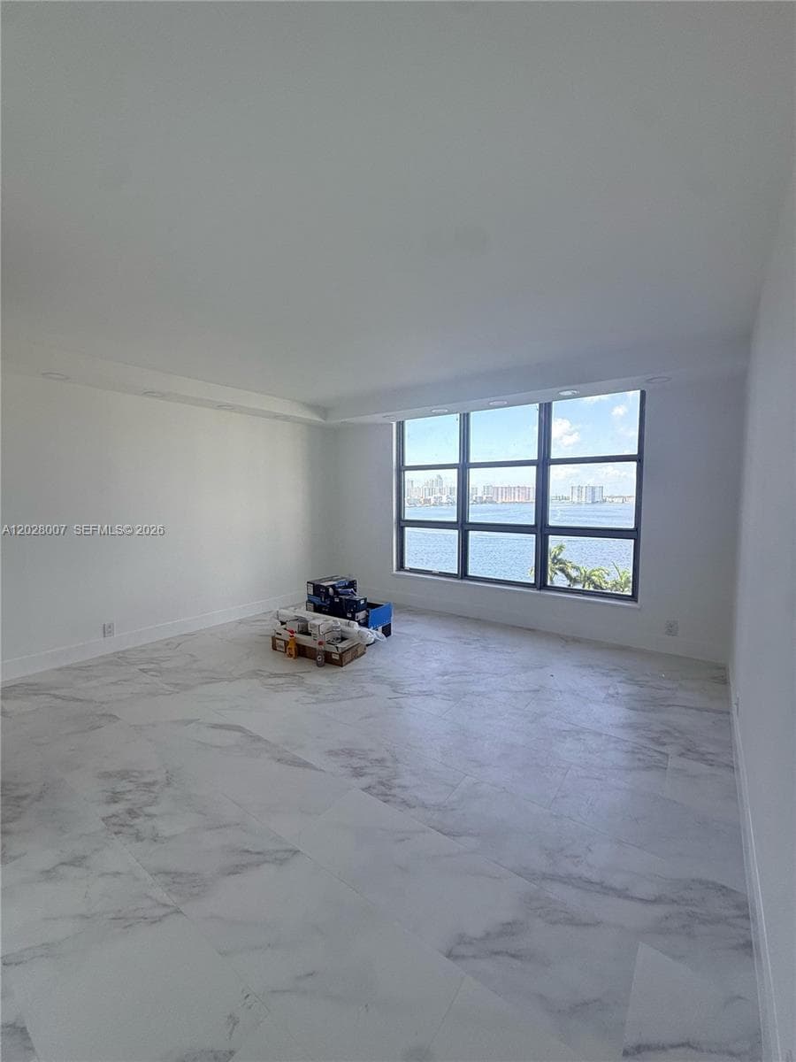 19101 NE 36th Ct 1005 photo 22