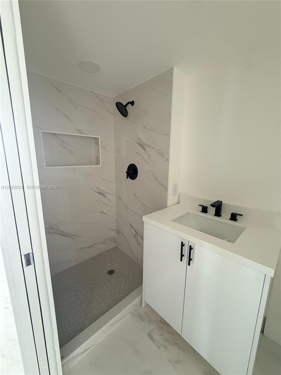19101 NE 36th Ct 1005 photo 9