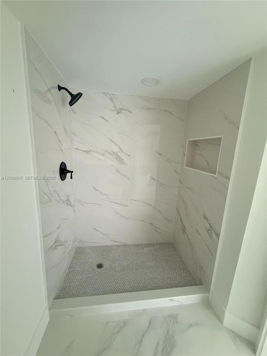 19101 NE 36th Ct 1005 photo 10