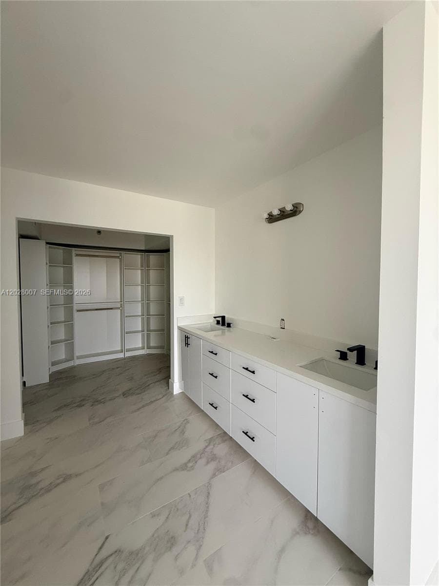 19101 NE 36th Ct 1005 photo 15