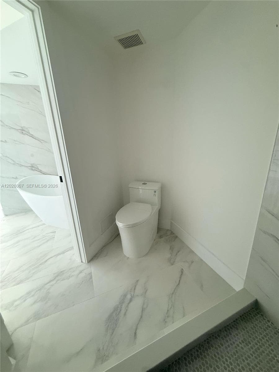 19101 NE 36th Ct 1005 photo 11