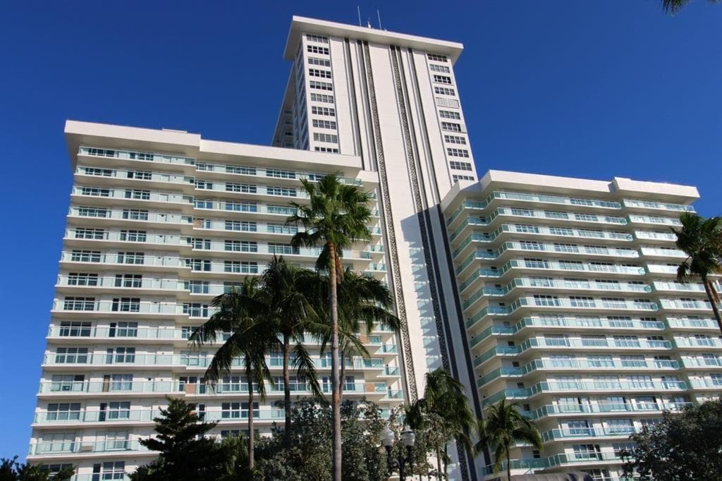 3900 Galt Ocean Drive 1208 photo 2