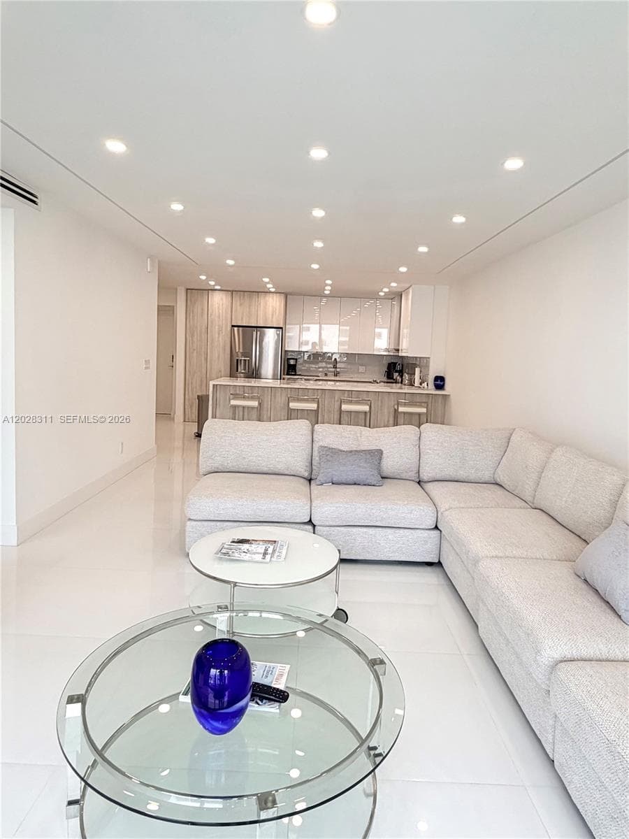 19390 Collins Ave 908 photo 12