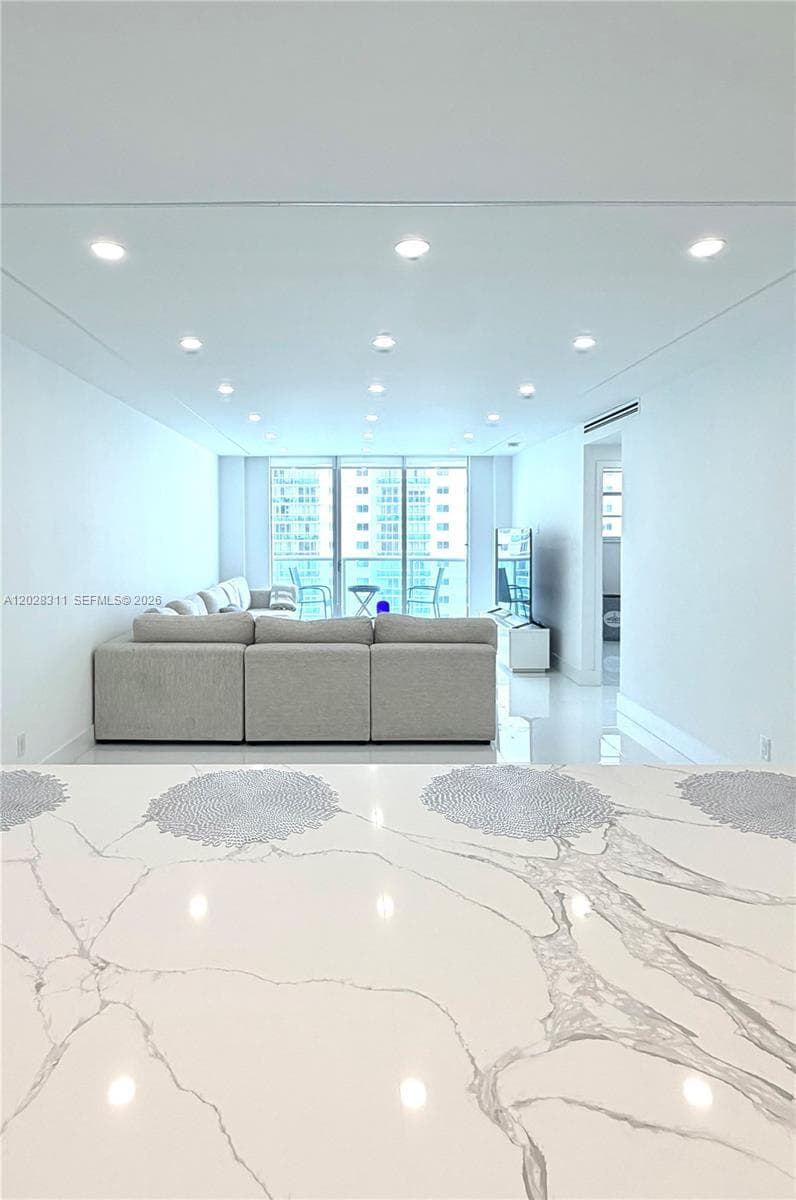 19390 Collins Ave 908 photo 7