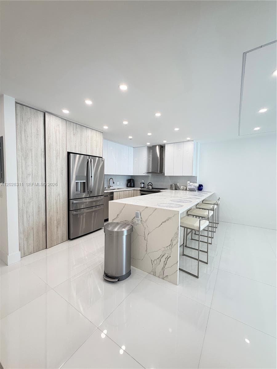 19390 Collins Ave 908 photo 5