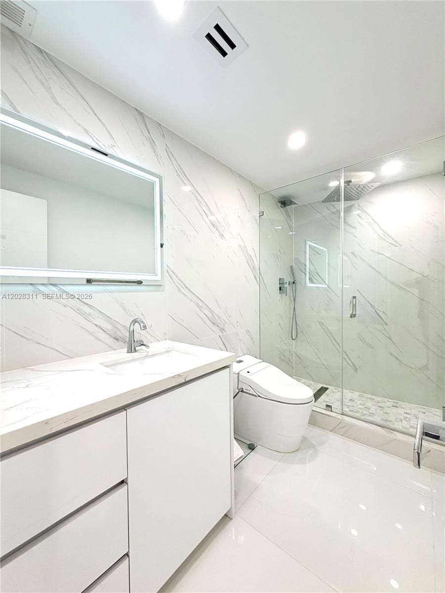 19390 Collins Ave 908 photo 19
