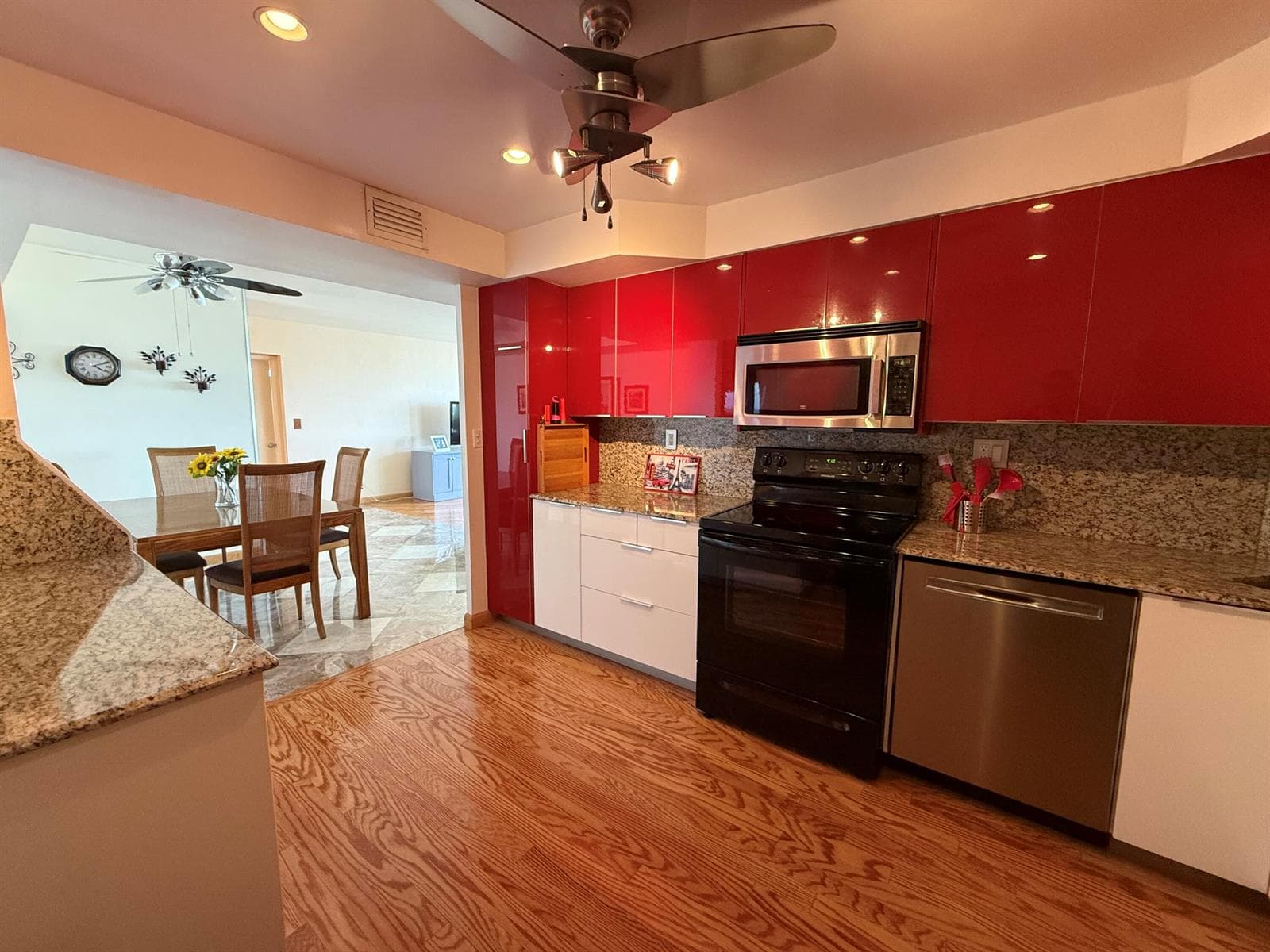 3233 NE 34th Street 1601 photo 2